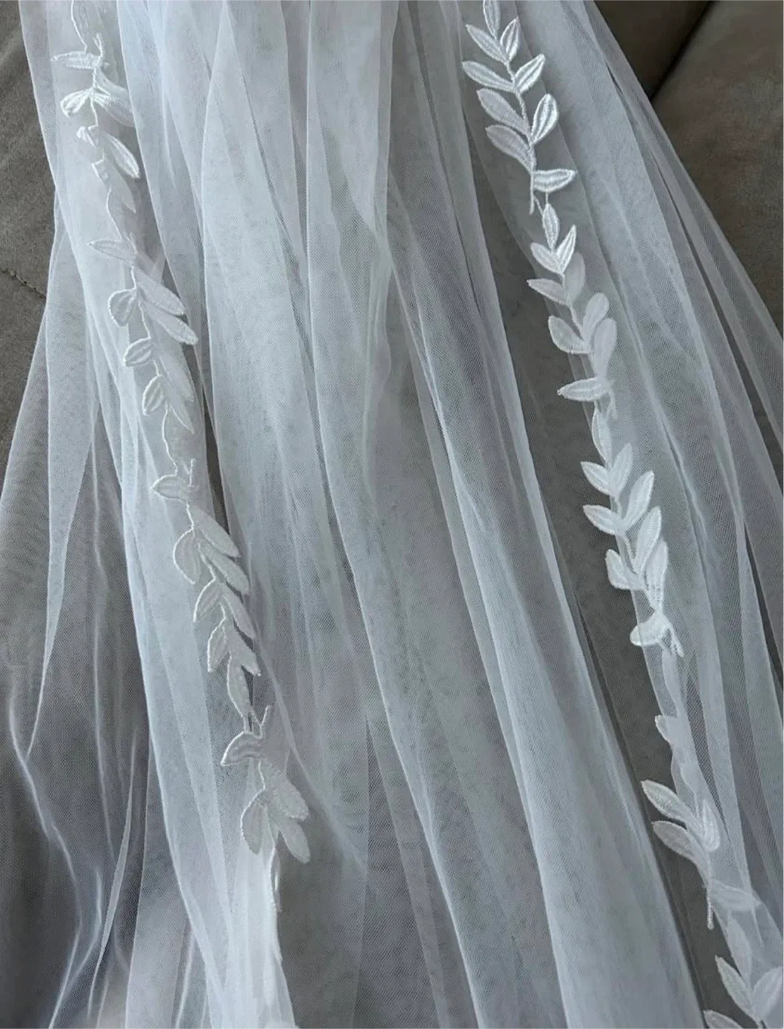 Wedding Veil with Leaf Embroidery image indicator(3)