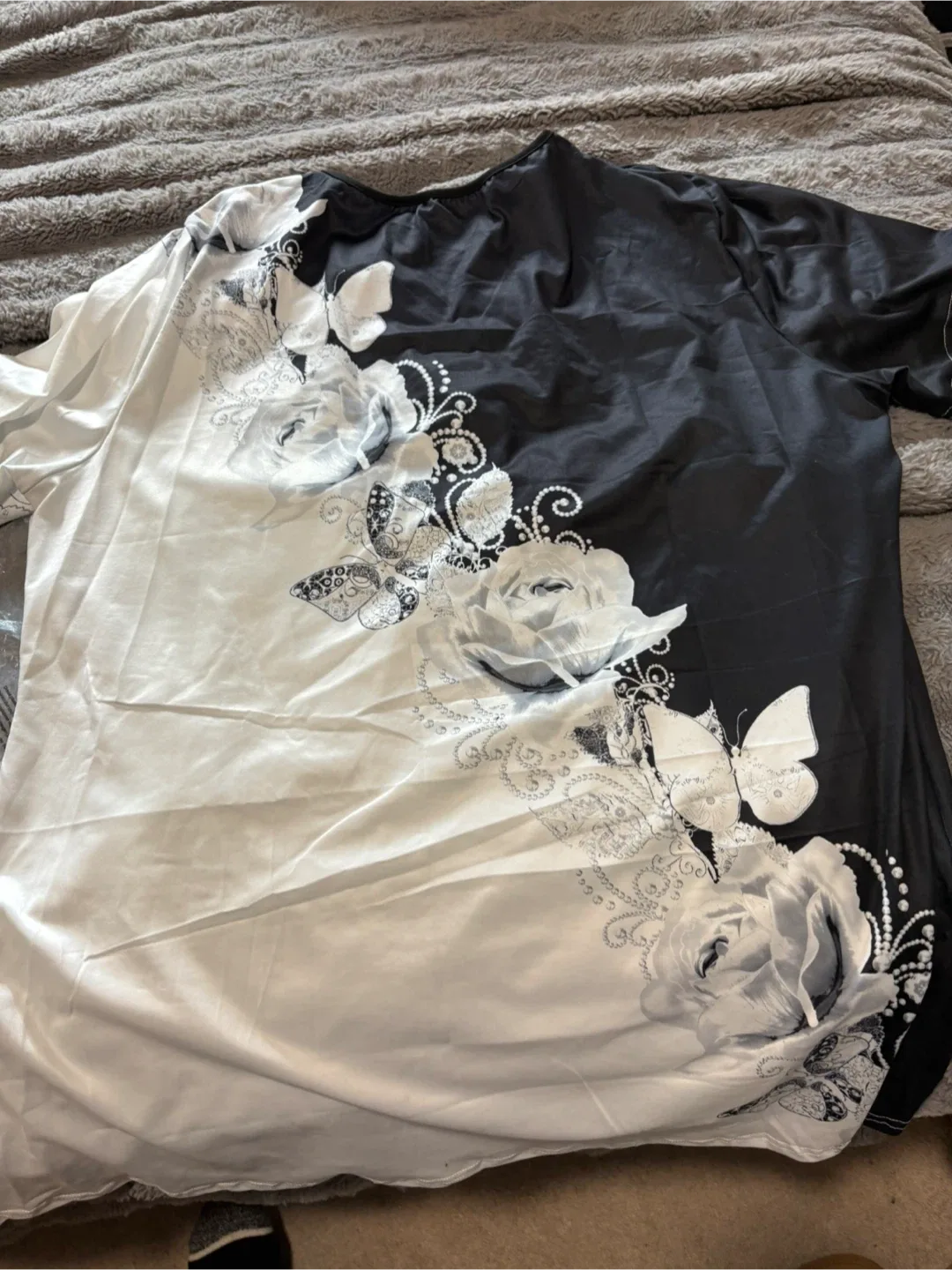 Black & White Floral top image indicator(2)