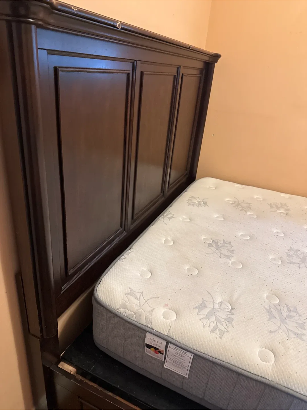 Bed with queen sized mattress image indicator(3)