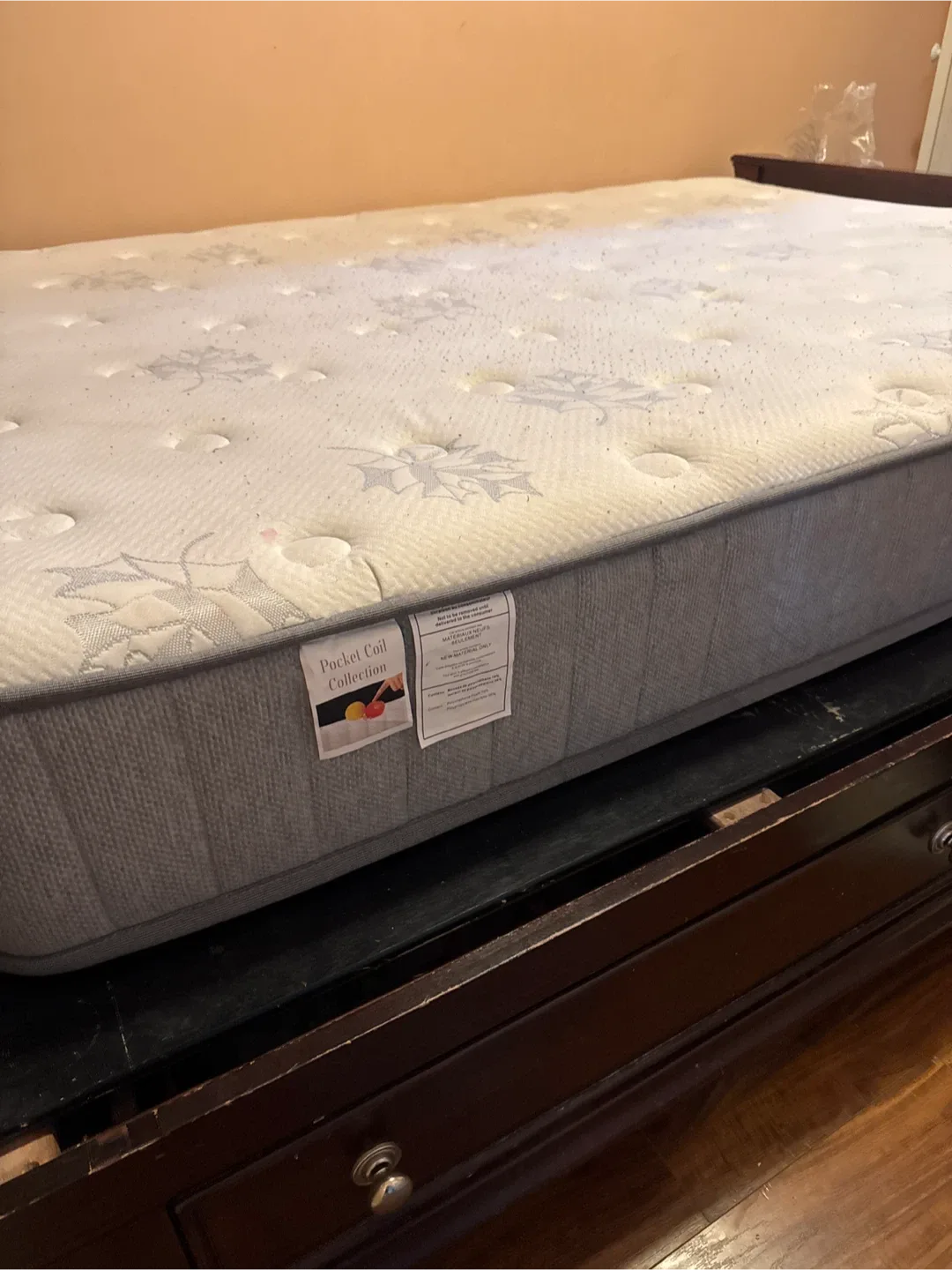 Bed with queen sized mattress image indicator(2)