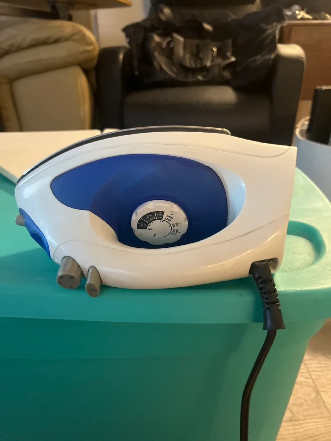 Steam Iron - Blue and White image indicator(2)