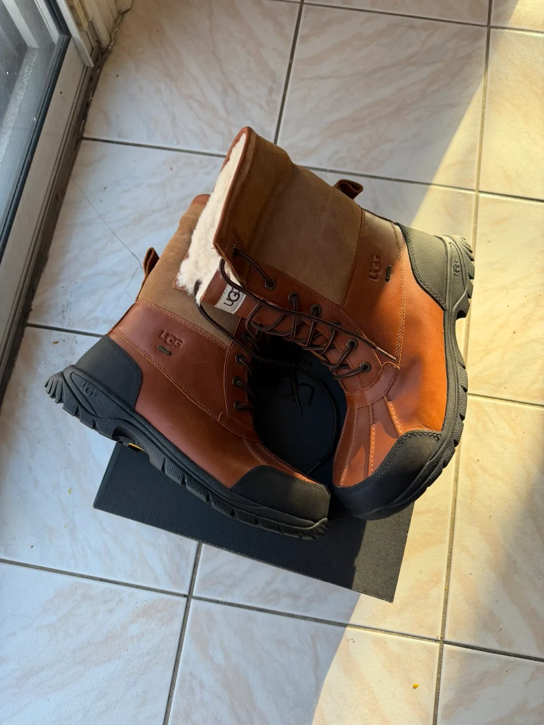 UGG Butte Brown Leather Boots image indicator(3)