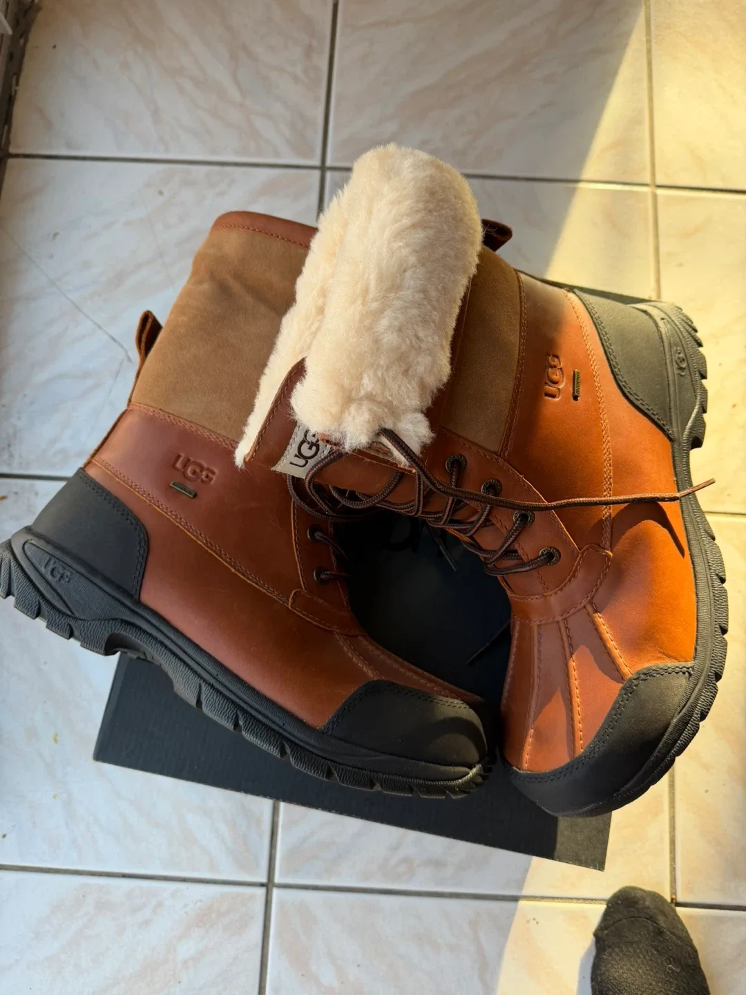 UGG Butte Brown Leather Boots image indicator(4)