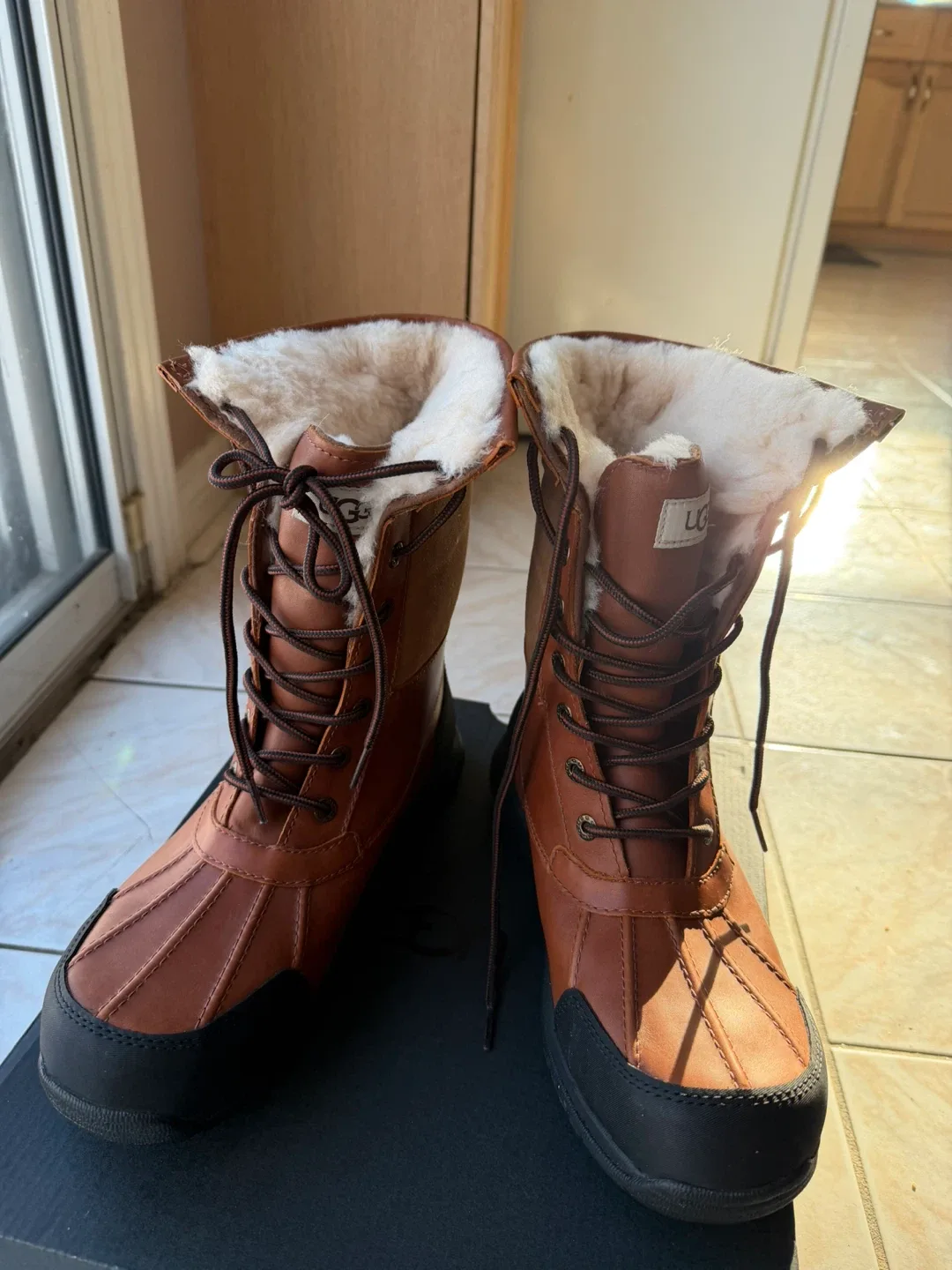 UGG Butte Brown Leather Boots image indicator(5)