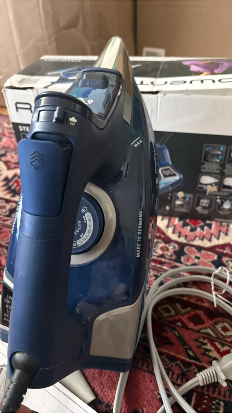 Rowenta Steamforce Iron - Like New! - photo 5