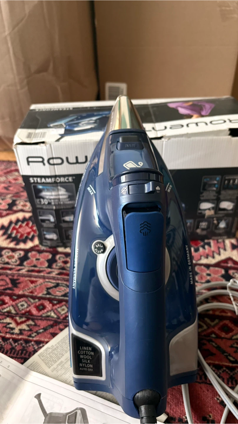 Rowenta Steamforce Iron - Like New! - photo 4
