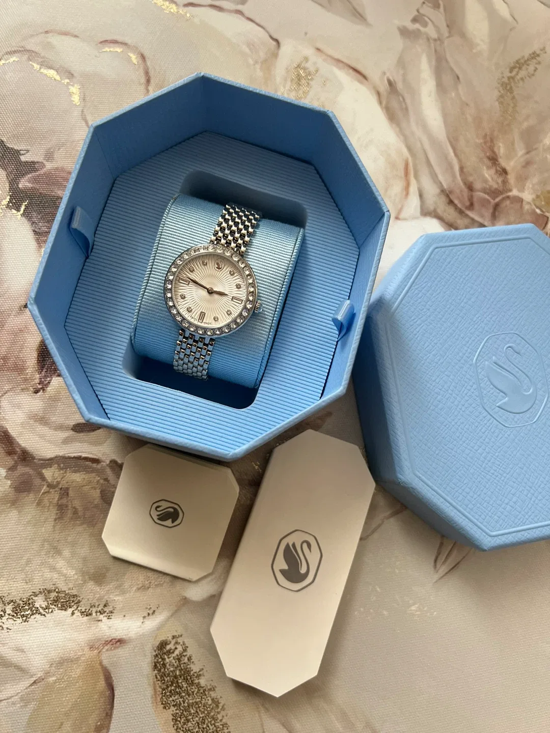 Swarovski Matrix tennis 7-link watch Swiss Made image indicator(2)