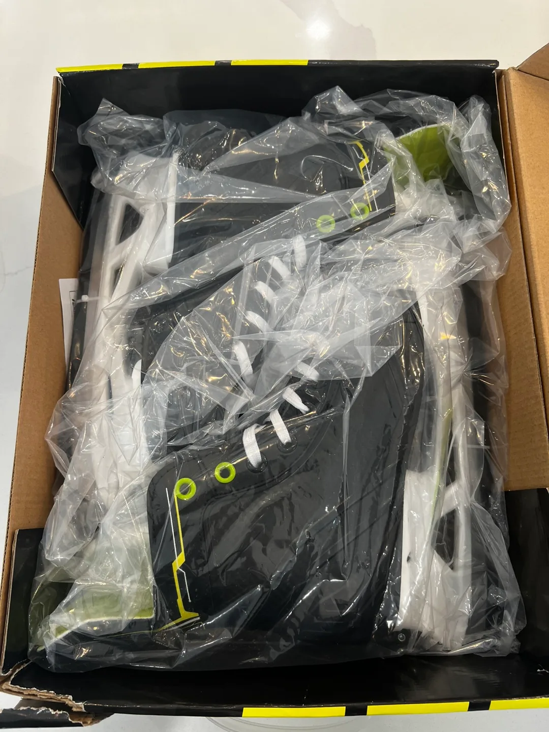 New Future Stars Adjustable Ice Hockey Skates Jr 3-5.5 NEW image indicator(2)