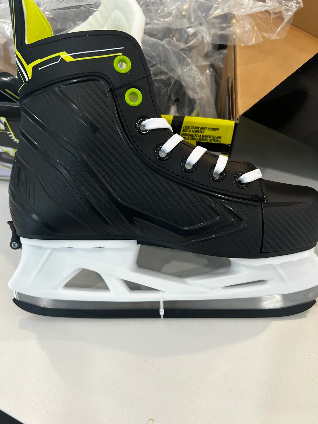 New Future Stars Adjustable Ice Hockey Skates Jr 3-5.5 NEW image indicator(3)