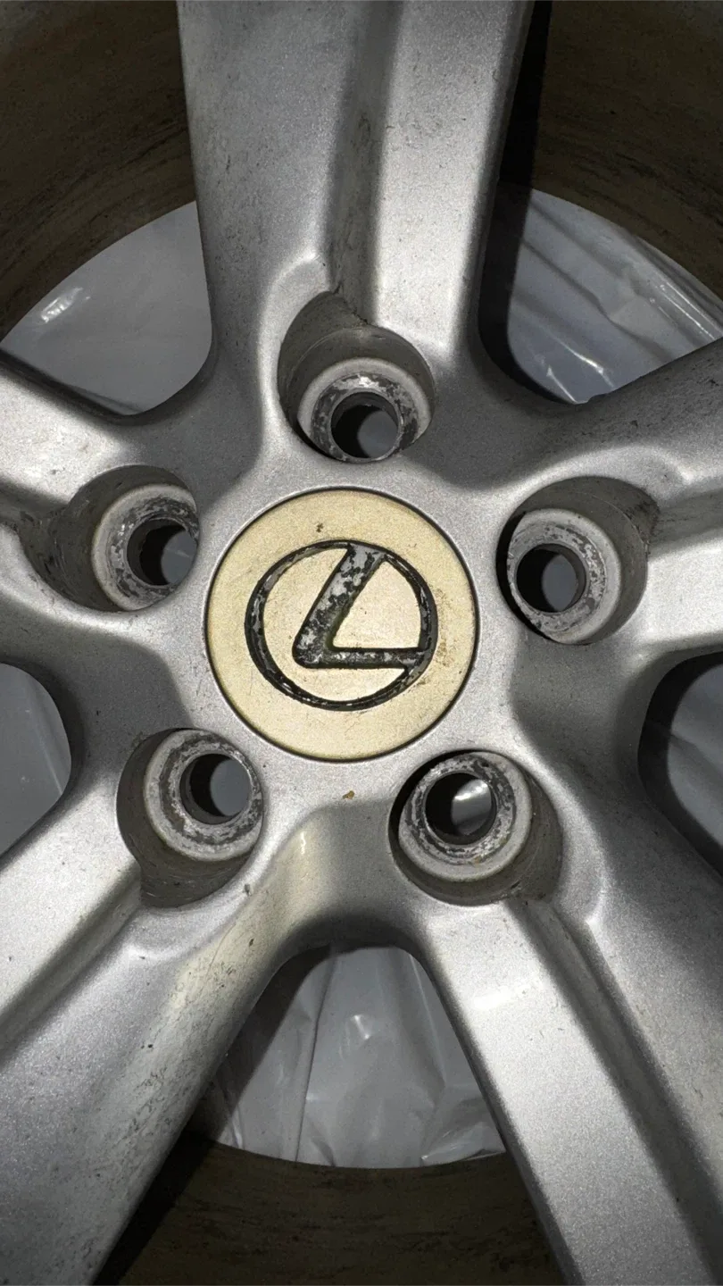 Winter Michelin Tire on Lexus Rim - Size 235/60R18 image indicator(6)