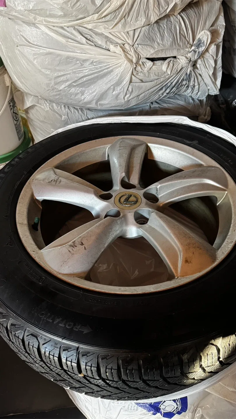 Winter Michelin Tire on Lexus Rim - Size 235/60R18 image indicator(2)