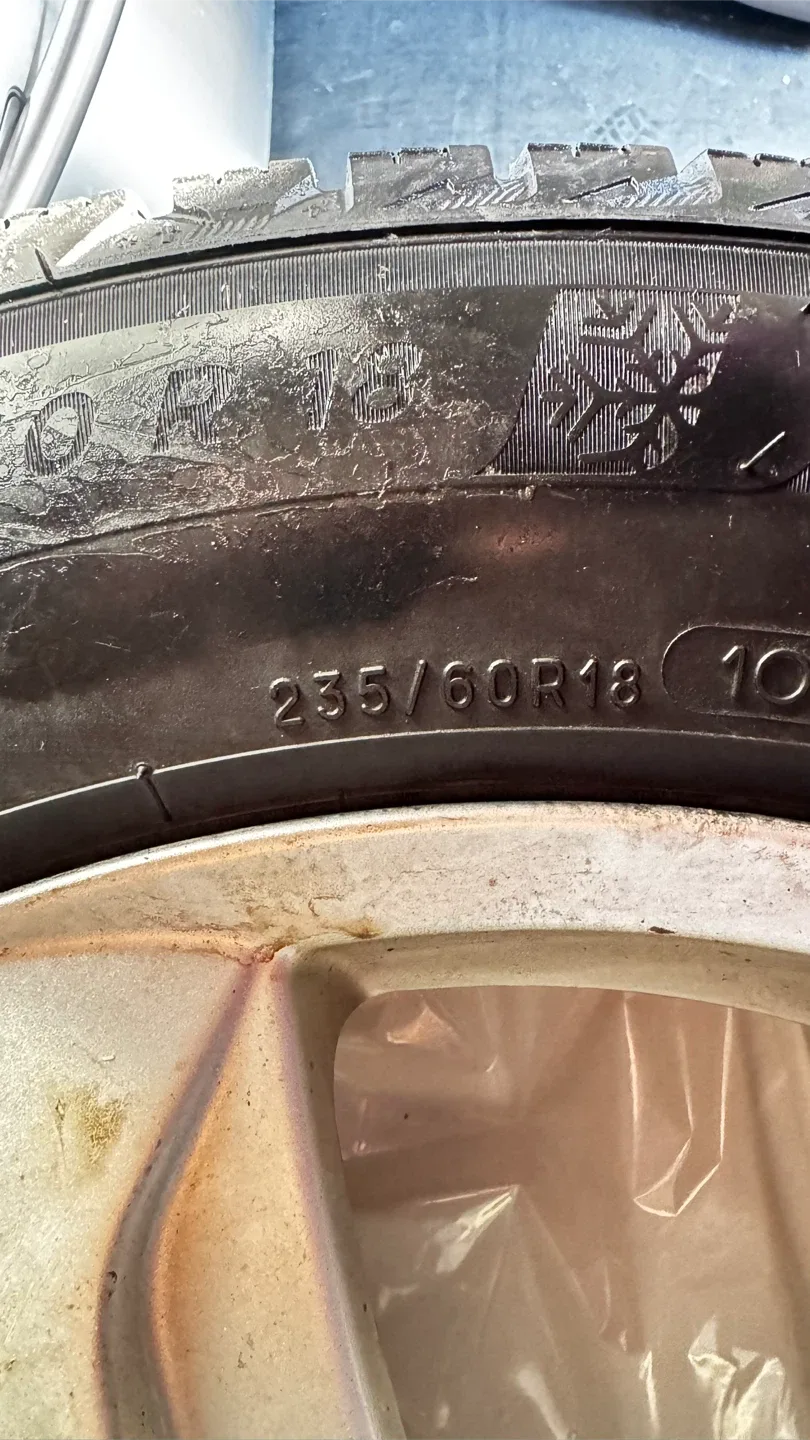 Winter Michelin Tire on Lexus Rim - Size 235/60R18 image indicator(4)