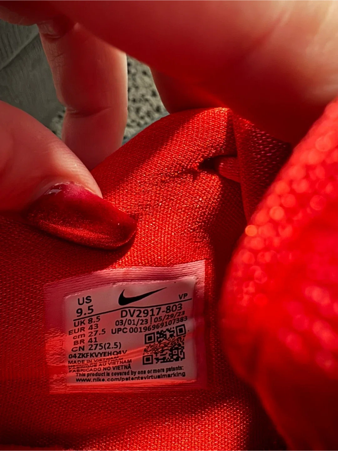 Nike KD15 Red Basketball Shoes - Size 9.5 image indicator(3)