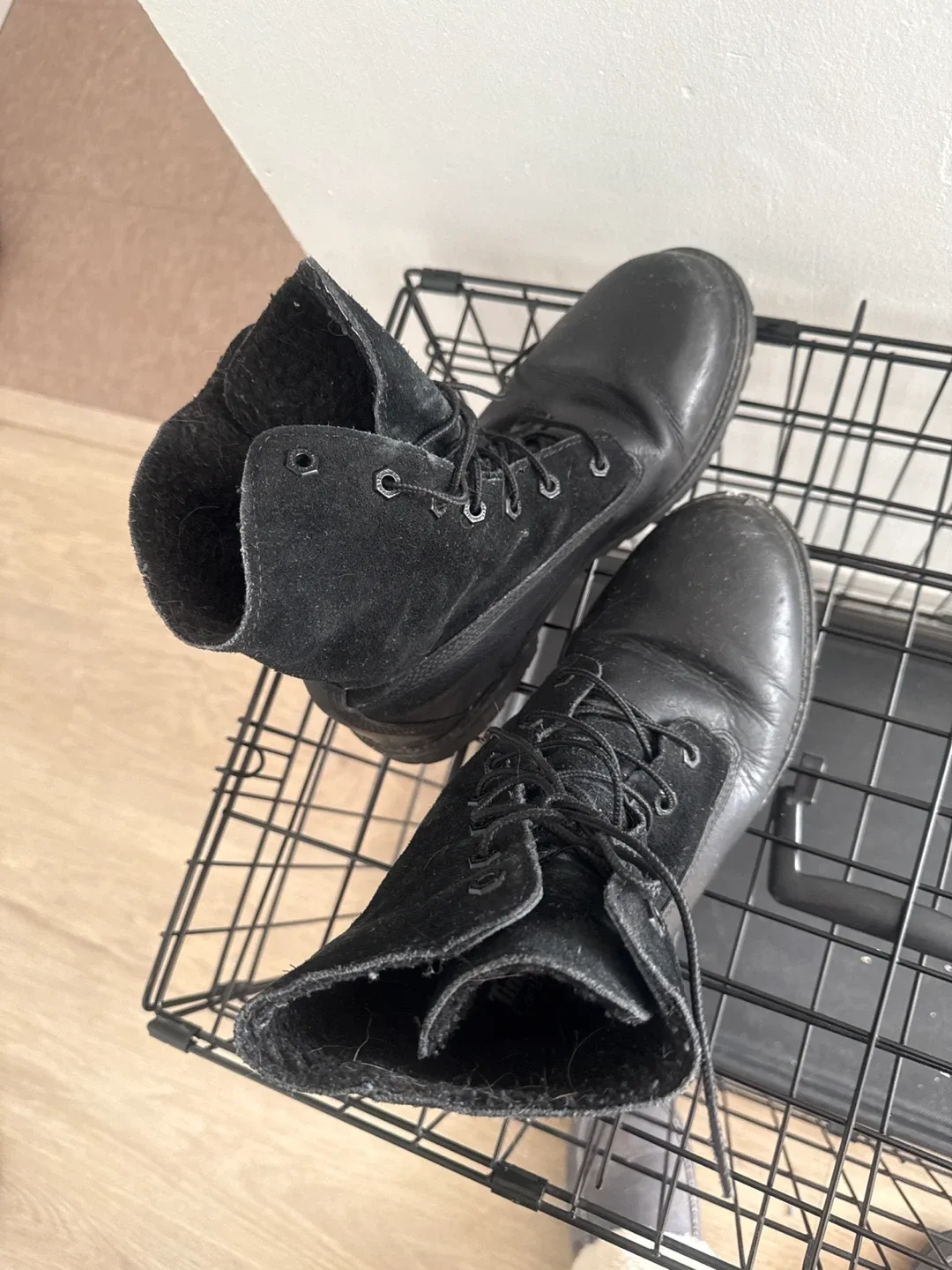 Timberland Black Leather Boots image indicator(2)