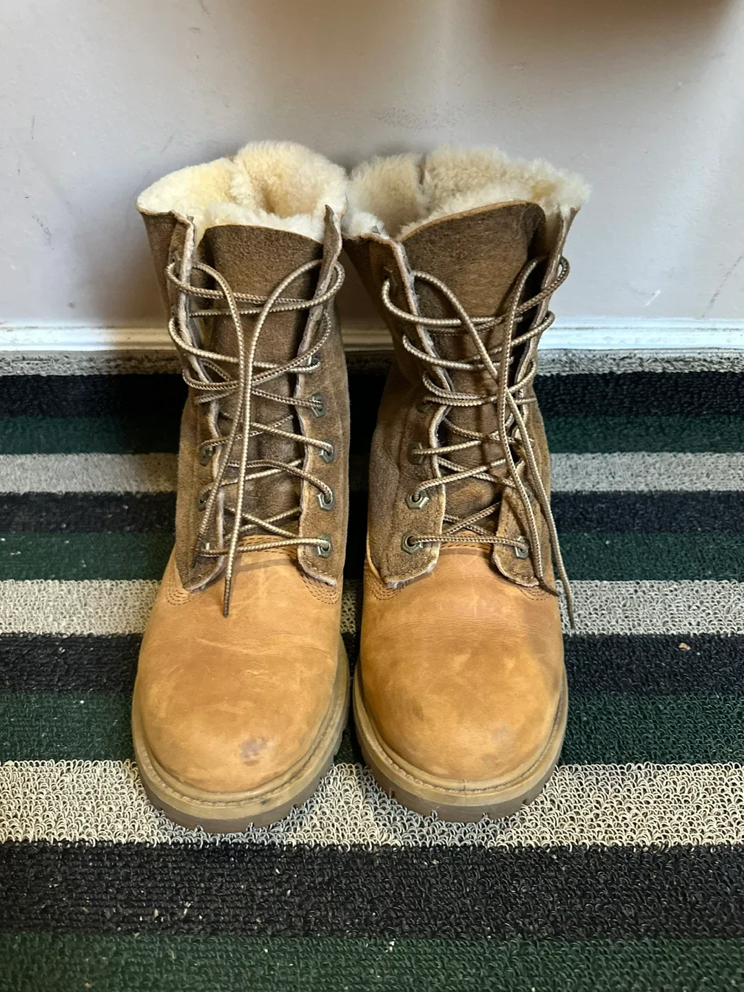 Ladies Sz. 7 Timberland Boots image indicator(3)