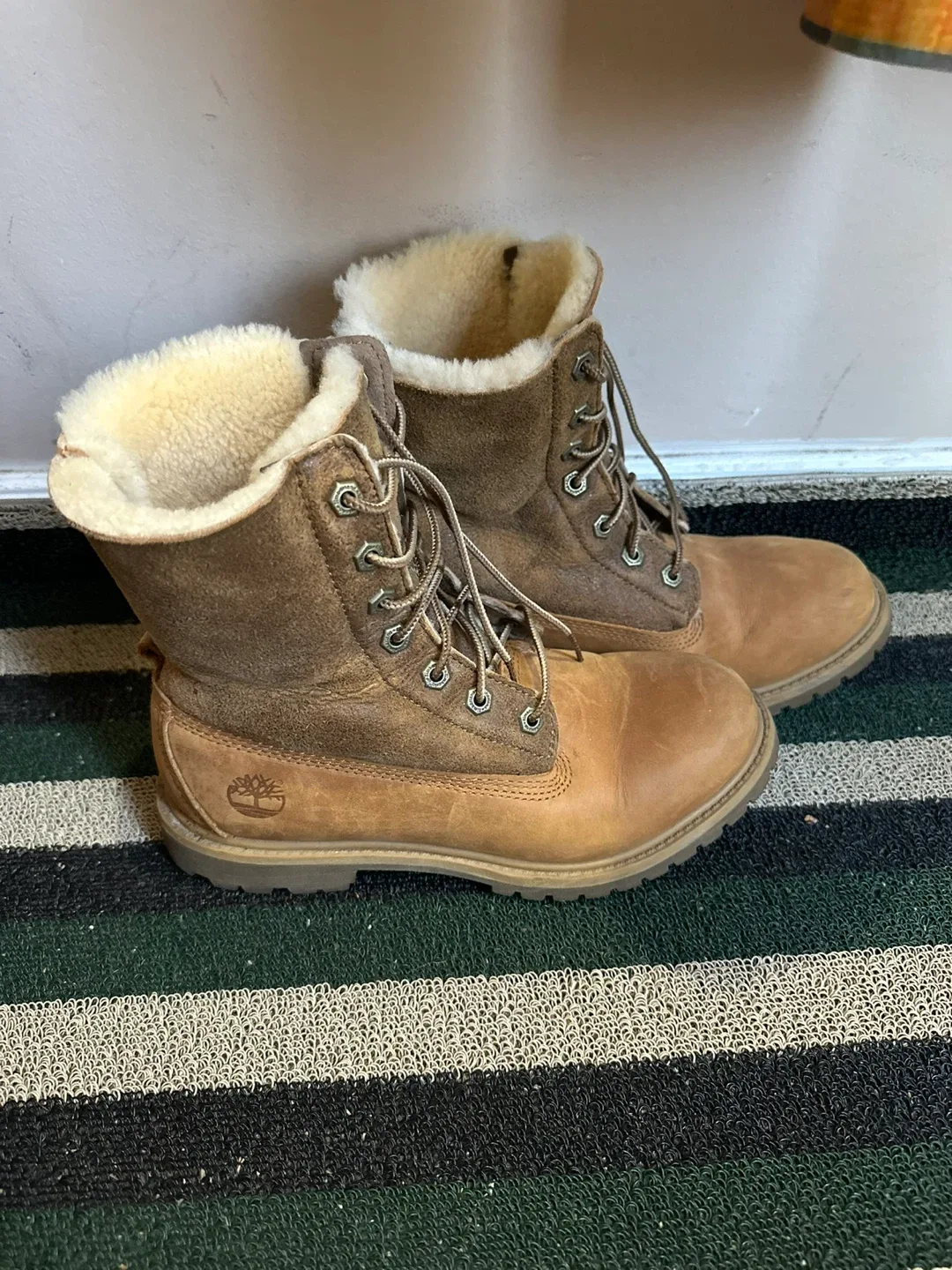 Ladies Sz. 7 Timberland Boots image indicator(2)