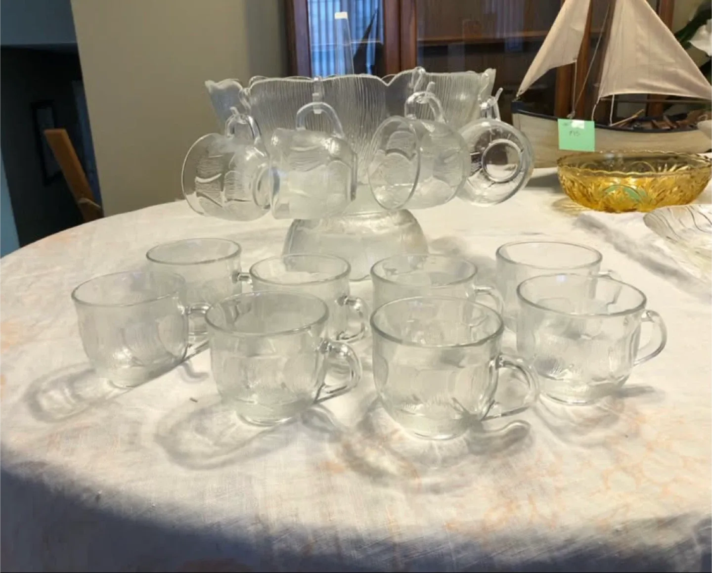Punch bowl + 12 cups - #Cleanout