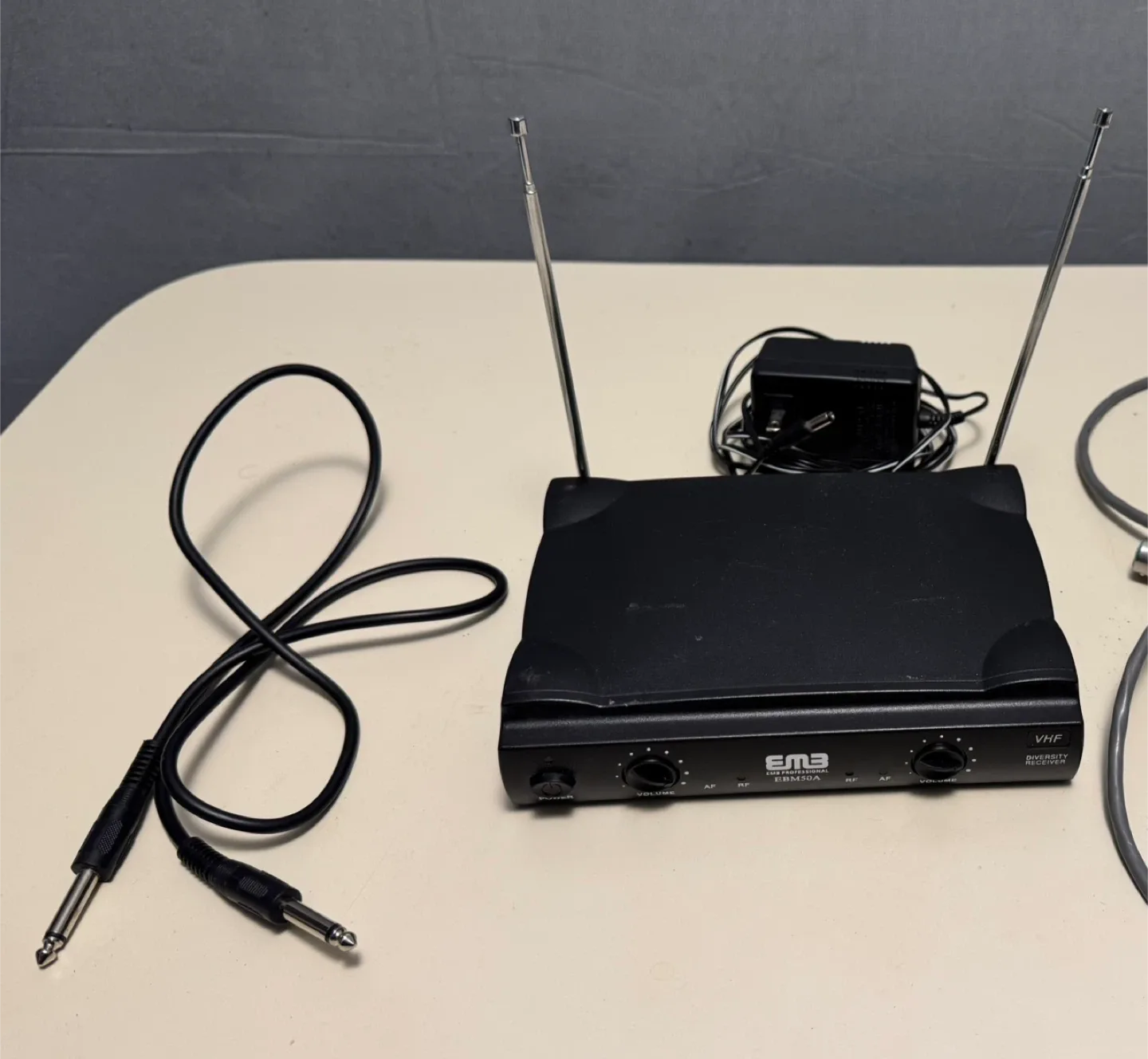 EMB EBM50A VHF Diversity Receiver image indicator(3)