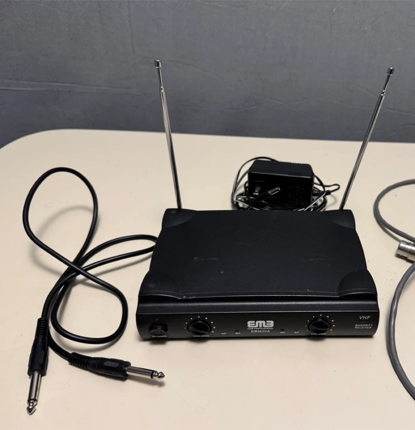 EMB EBM50A VHF Diversity Receiver image indicator(4)