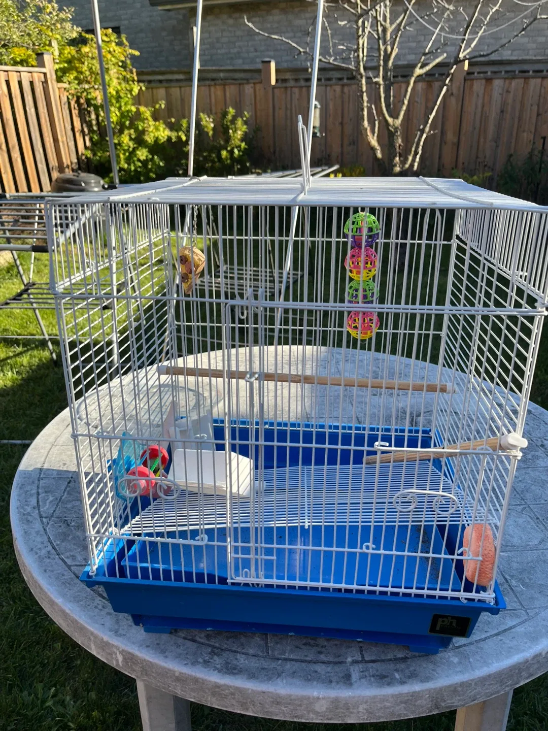 #cleanout Bird Cage - Blue Base WITH TOYS