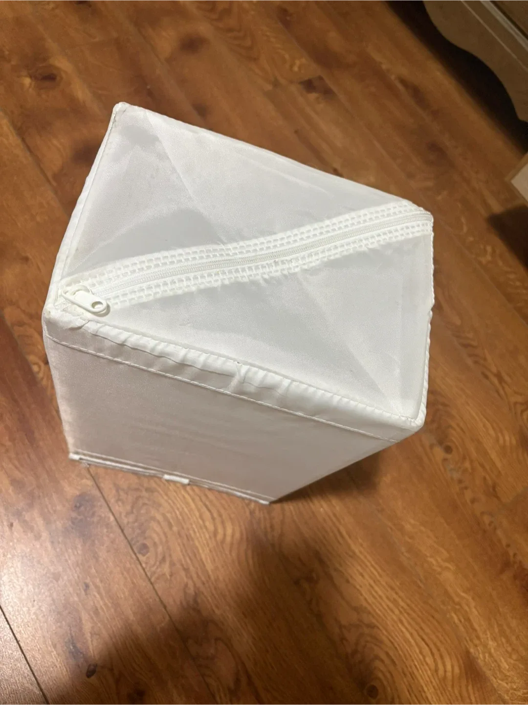 White Laundry Hamper image indicator(2)