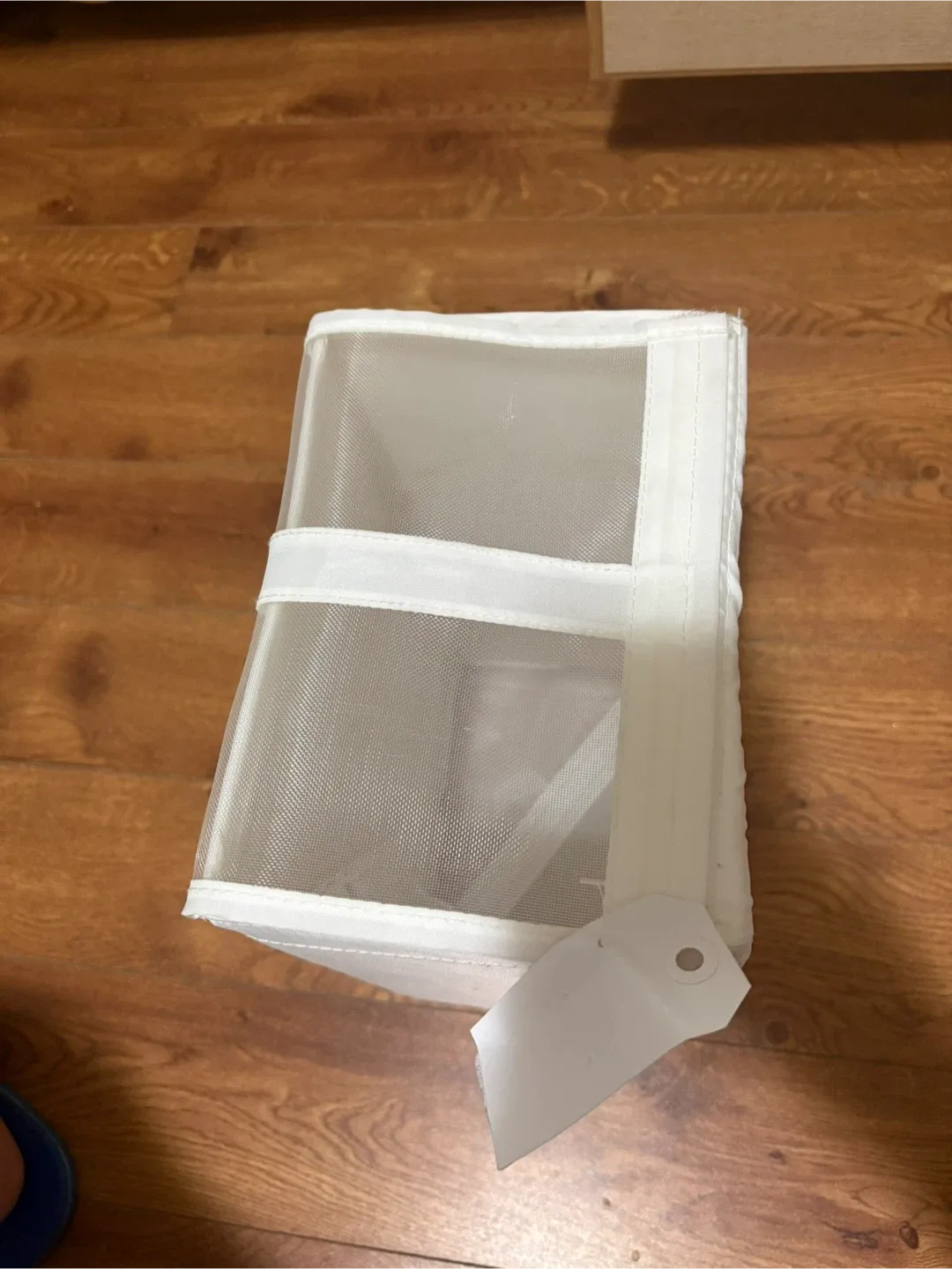 White Laundry Hamper image indicator(3)