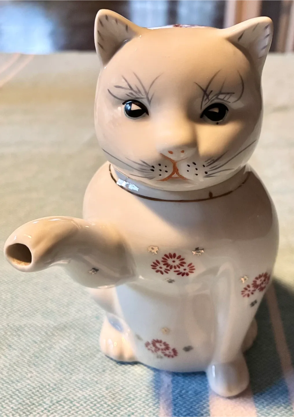 Set of 7-Cat Creamers, TeaBag Holder & Trivet image indicator(4)