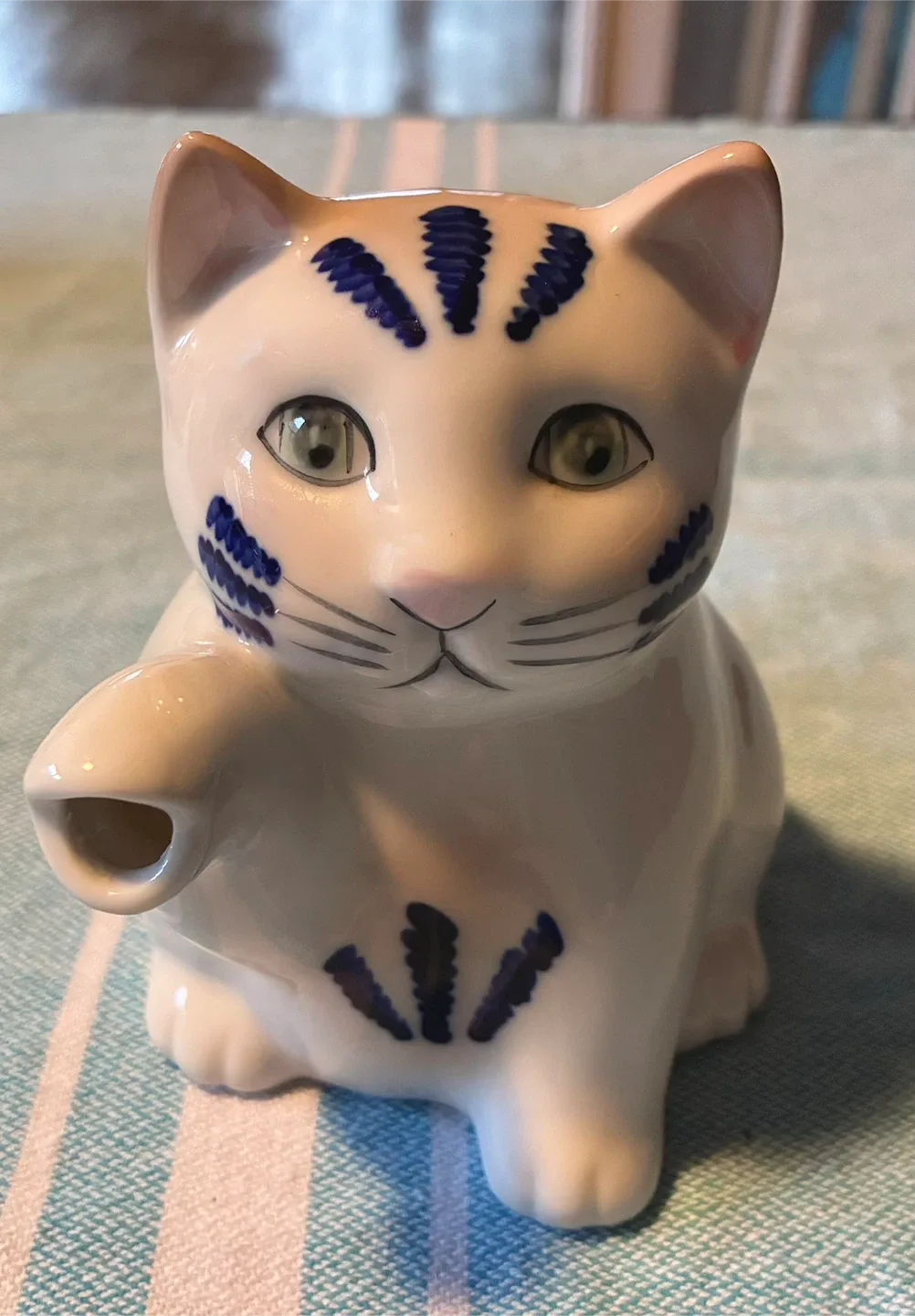 Set of 7-Cat Creamers, TeaBag Holder & Trivet image indicator(3)