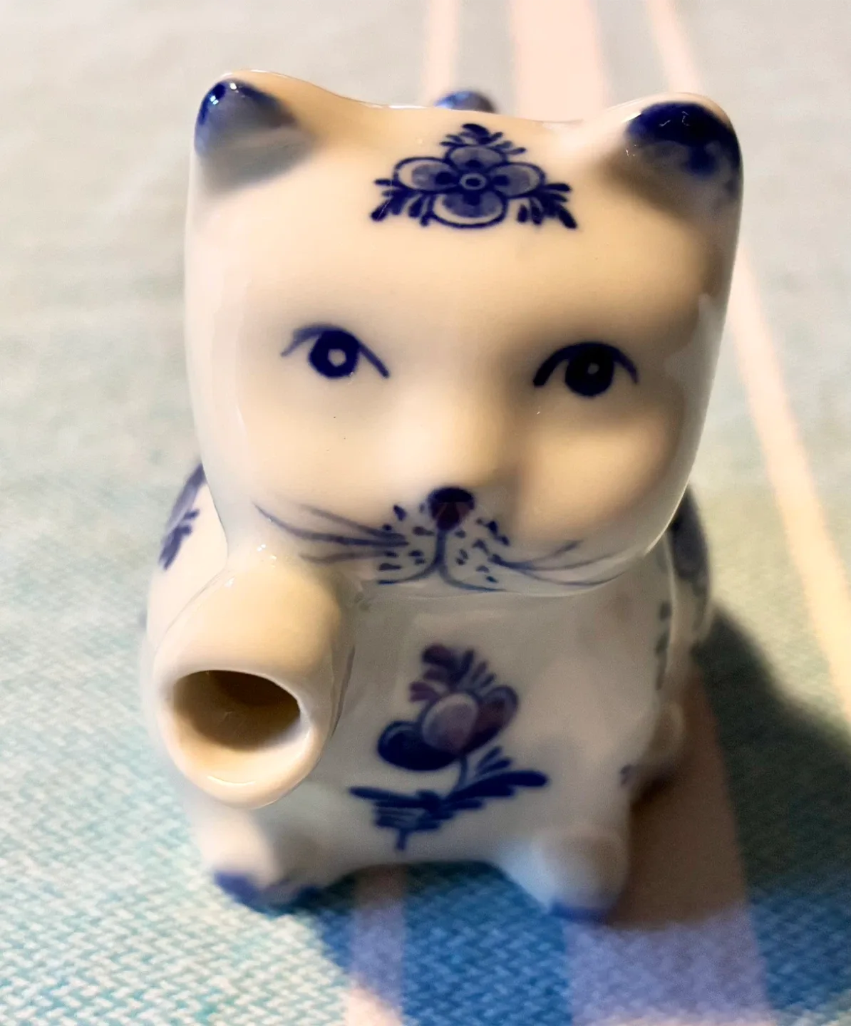 Set of 7-Cat Creamers, TeaBag Holder & Trivet image indicator(6)