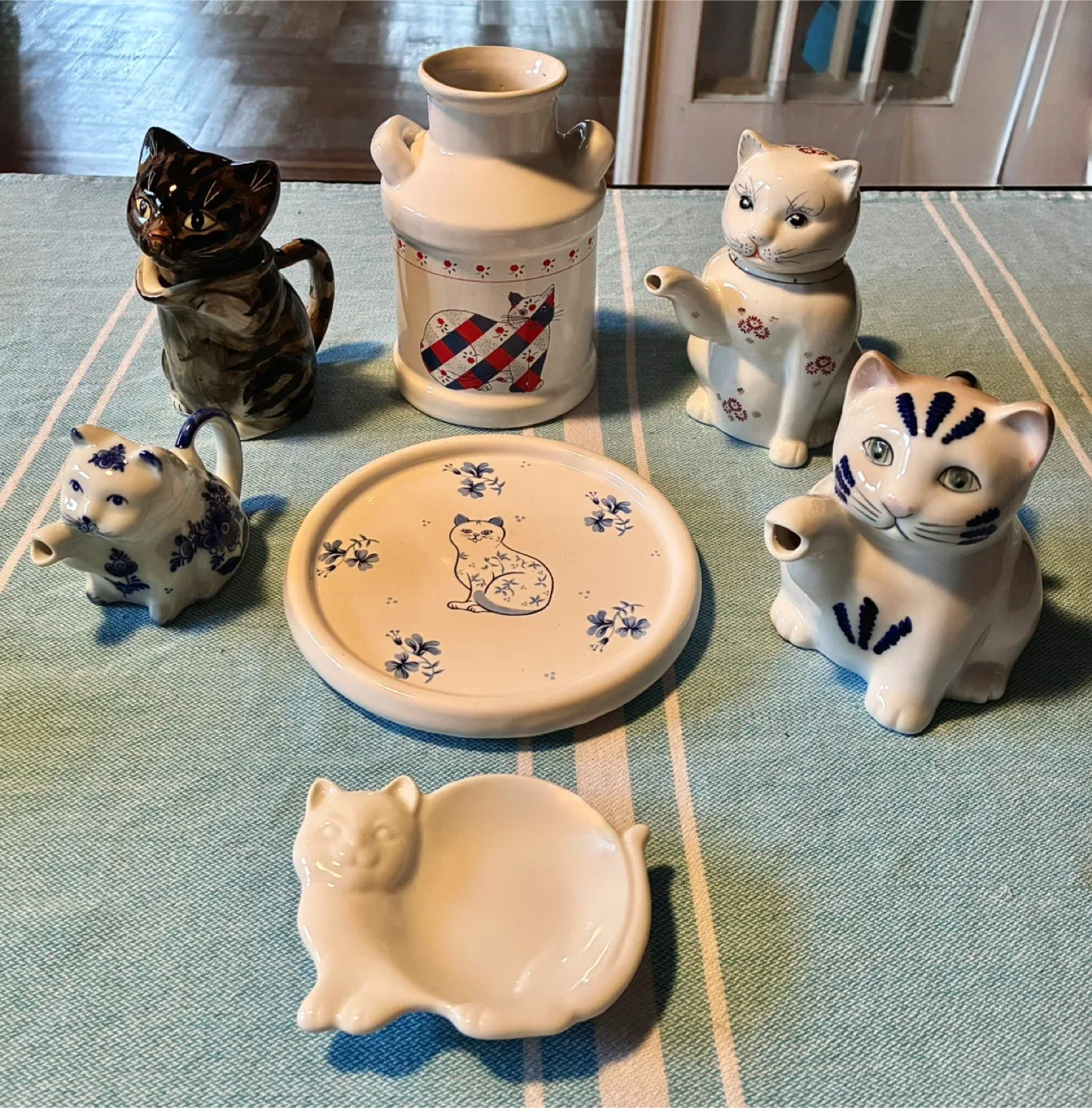 Set of 7-Cat Creamers, TeaBag Holder & Trivet