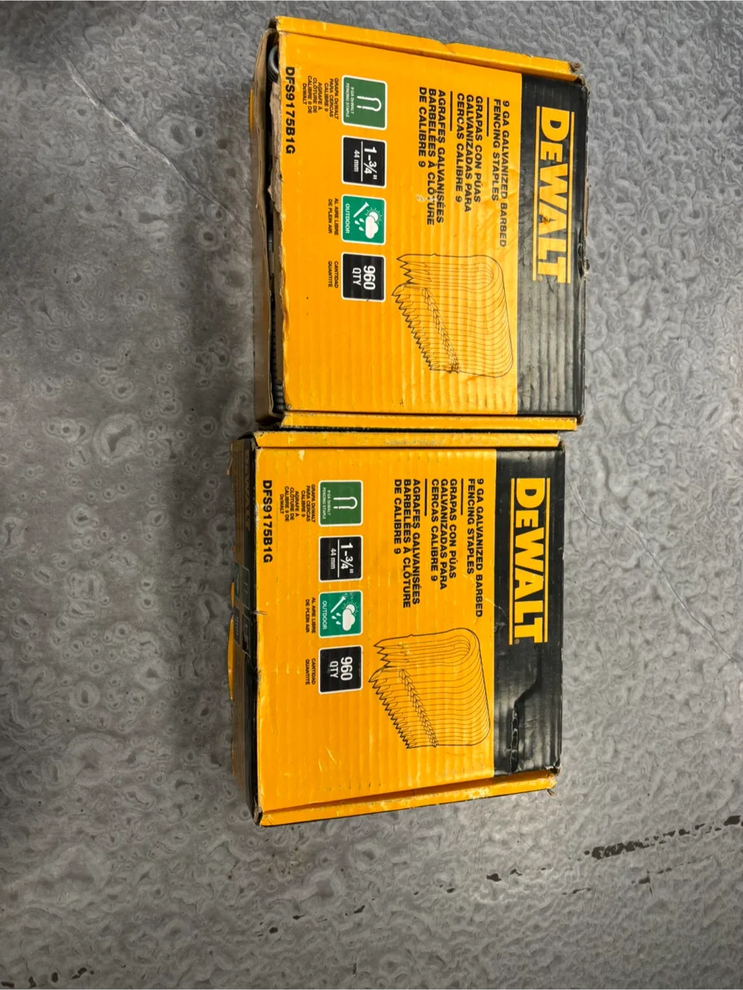 DeWalt 9 GA Galvanized Barbed Fencing Staples - 960 QTY image indicator(2)