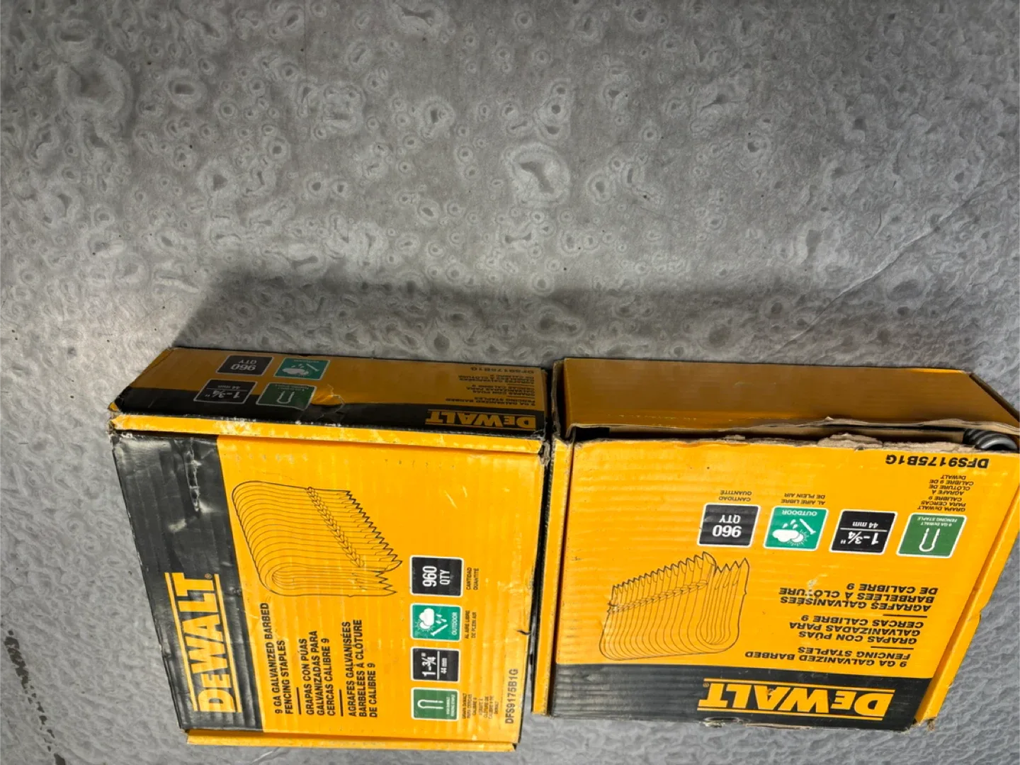 DeWalt 9 GA Galvanized Barbed Fencing Staples - 960 QTY image indicator(3)