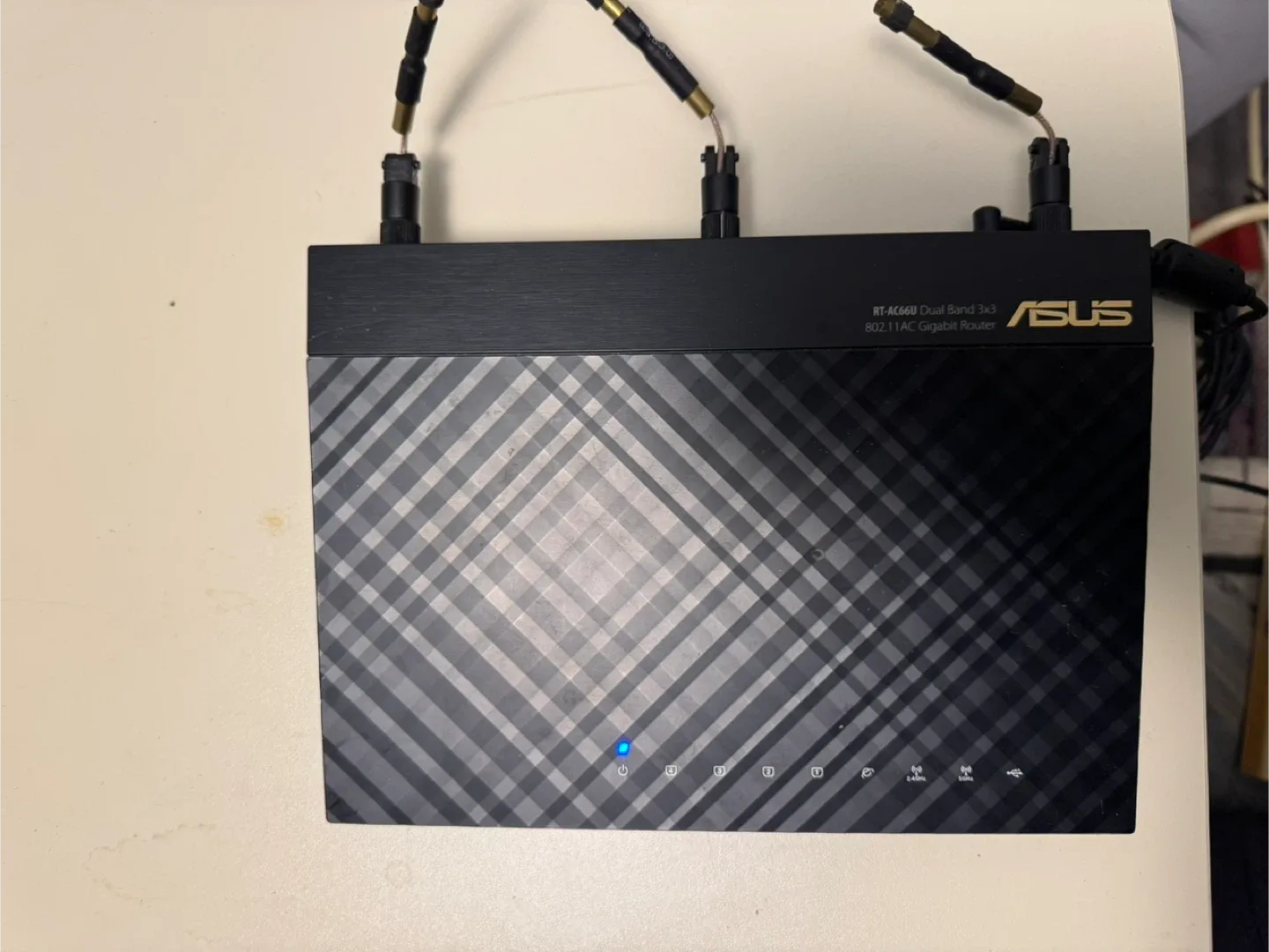 Asus RT-AC68U Dual Band Gigabit Router image indicator(6)