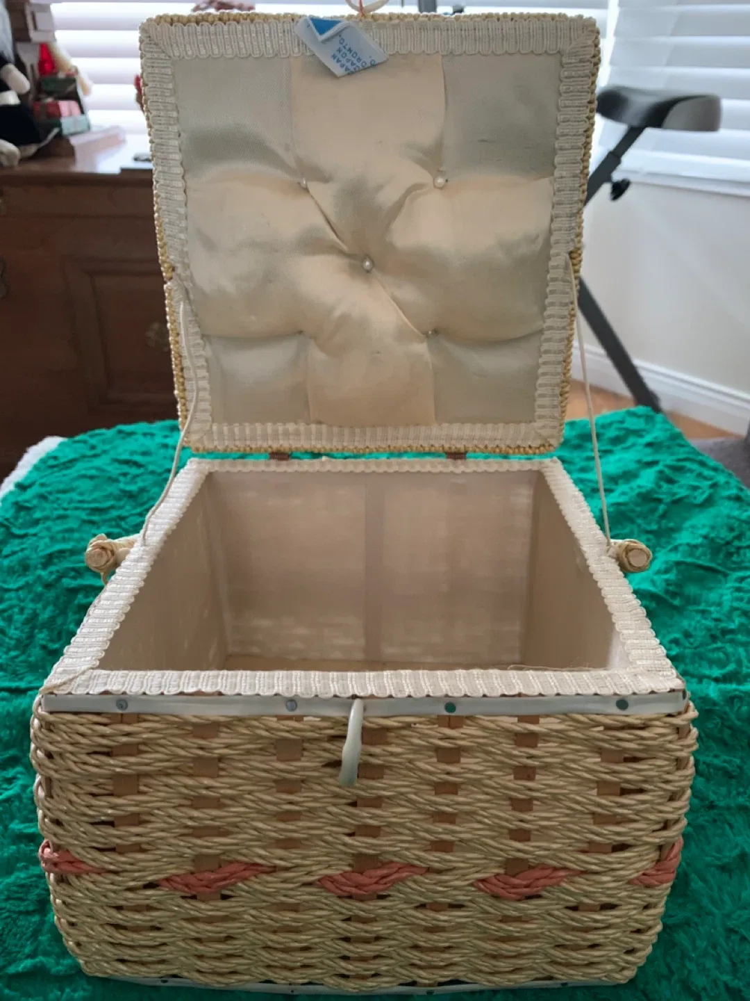 Vintage Wicker Sewing Basket image indicator(3)