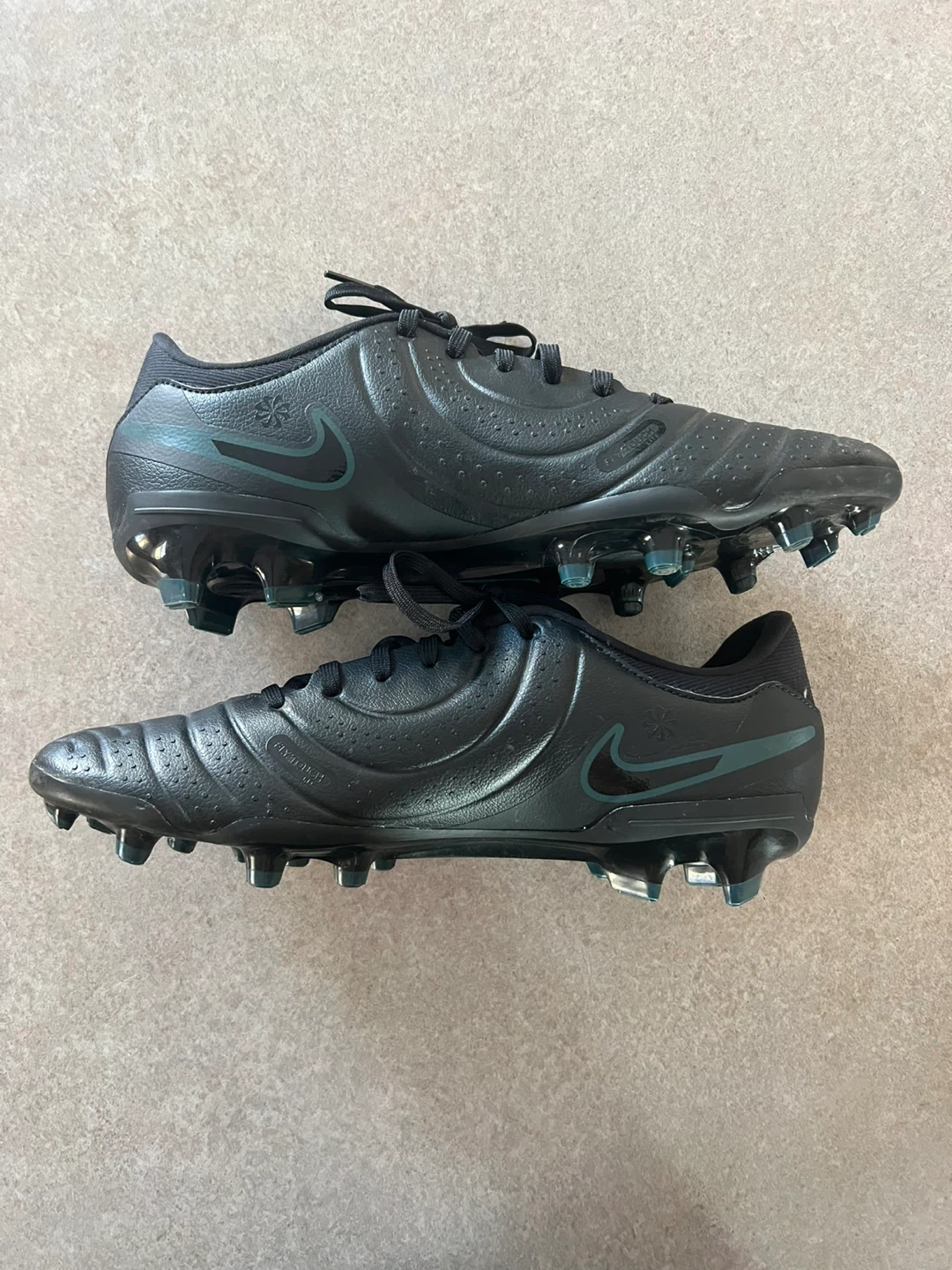 Nike Tiempo Soccer Cleats - US 10 - photo 2