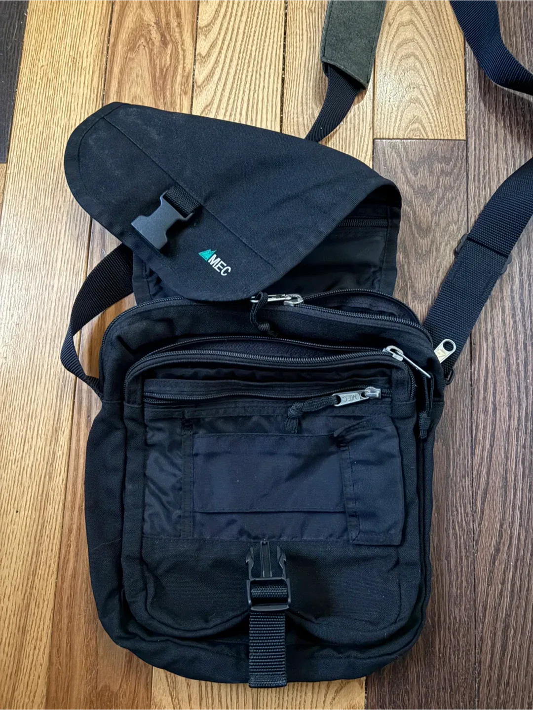 MEC Mountain Equipment Coop crossbody sling bag tnf acg image indicator(4)