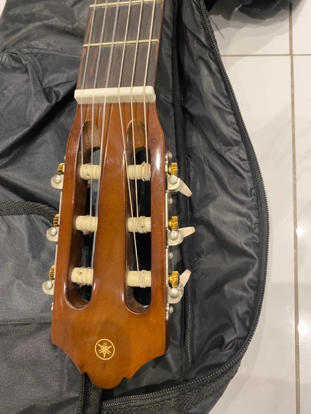 Acoustic Guitar with Case image indicator(6)