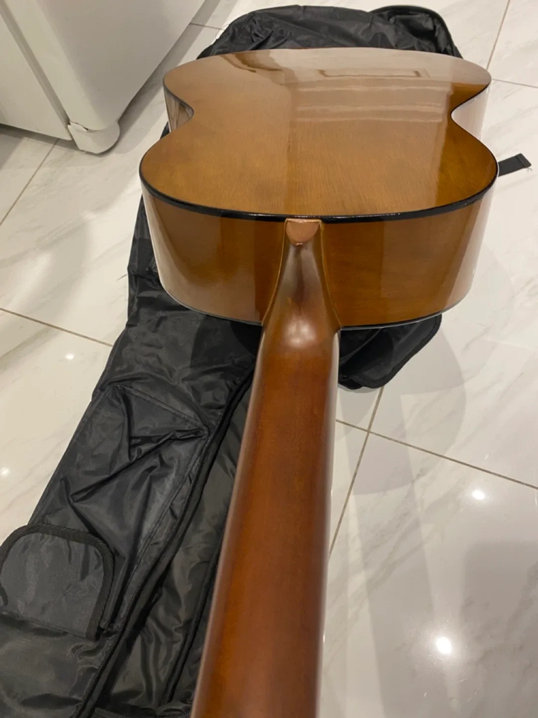 Acoustic Guitar with Case image indicator(5)
