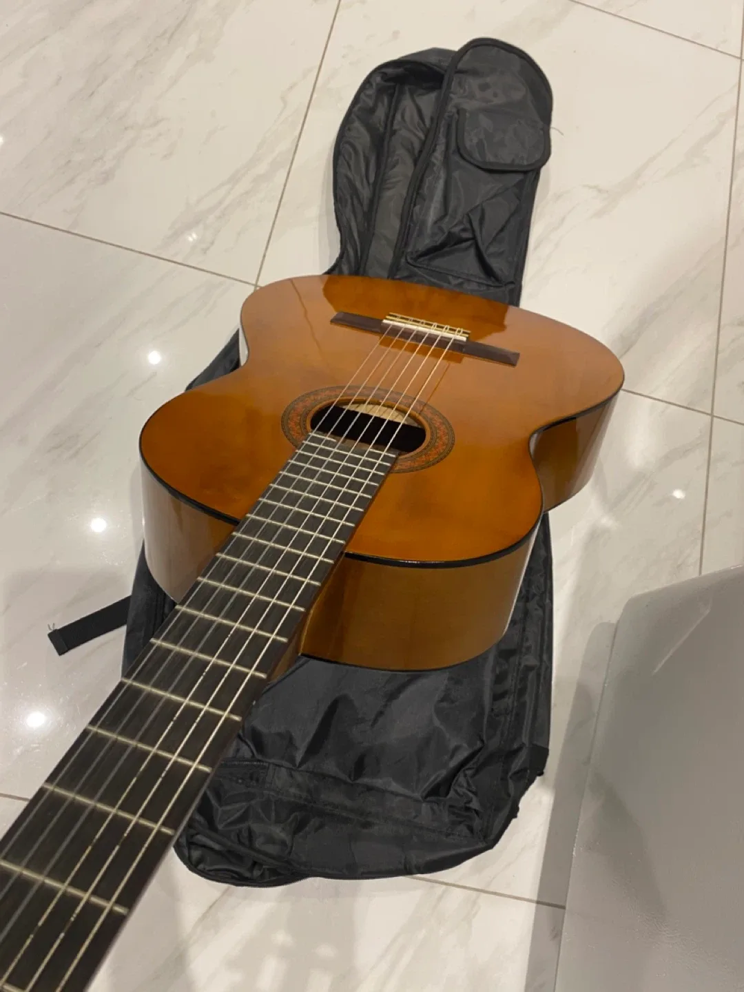 Acoustic Guitar with Case image indicator(10)