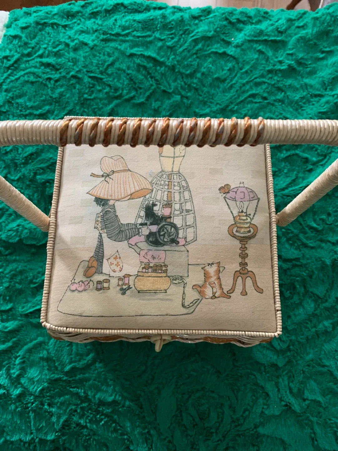 Vintage Wicker Sewing Basket image indicator(2)