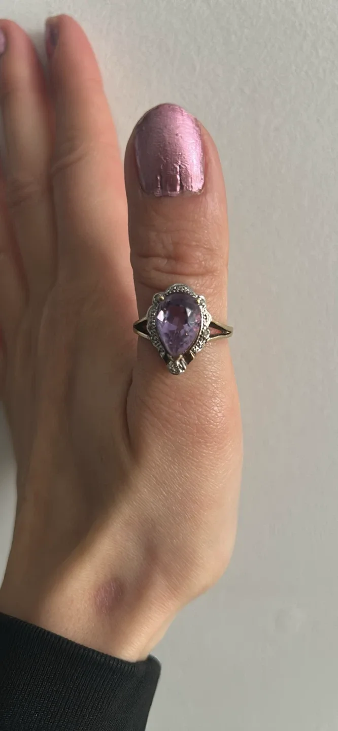 Vintage 10K Gold Amethyst Teardrop Ring image indicator(6)