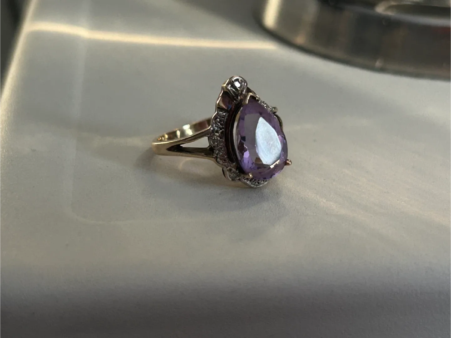 Vintage 10K Gold Amethyst Teardrop Ring image indicator(8)