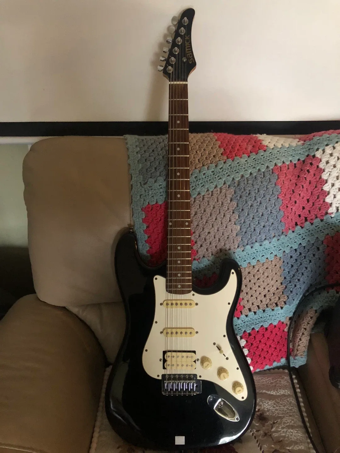 Electric Guitar + Amp + Bag | Full Starter Set - Works Great image indicator(4)