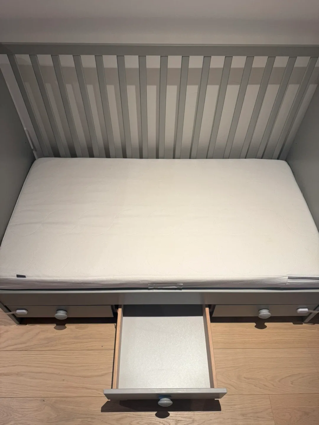 IKEA Gonatt Adjustable Crib With Mattress image indicator(3)