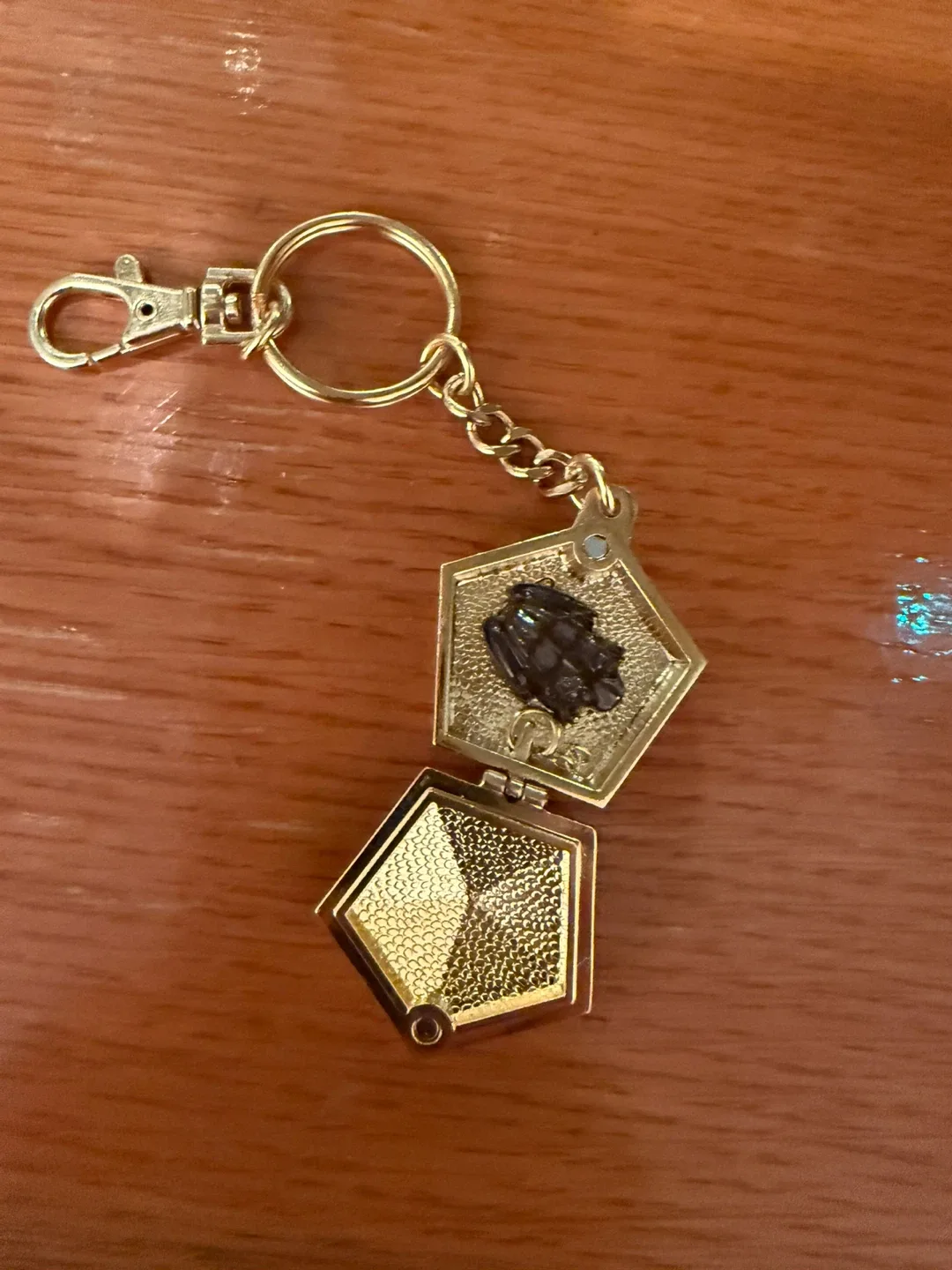 Harry Potter Golden Snitch Keychain image indicator(2)