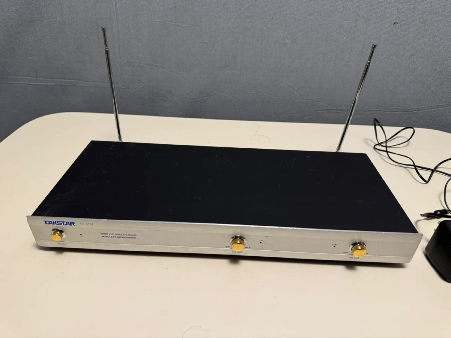 Takstar TS-3188 Wireless Microphone System image indicator(6)