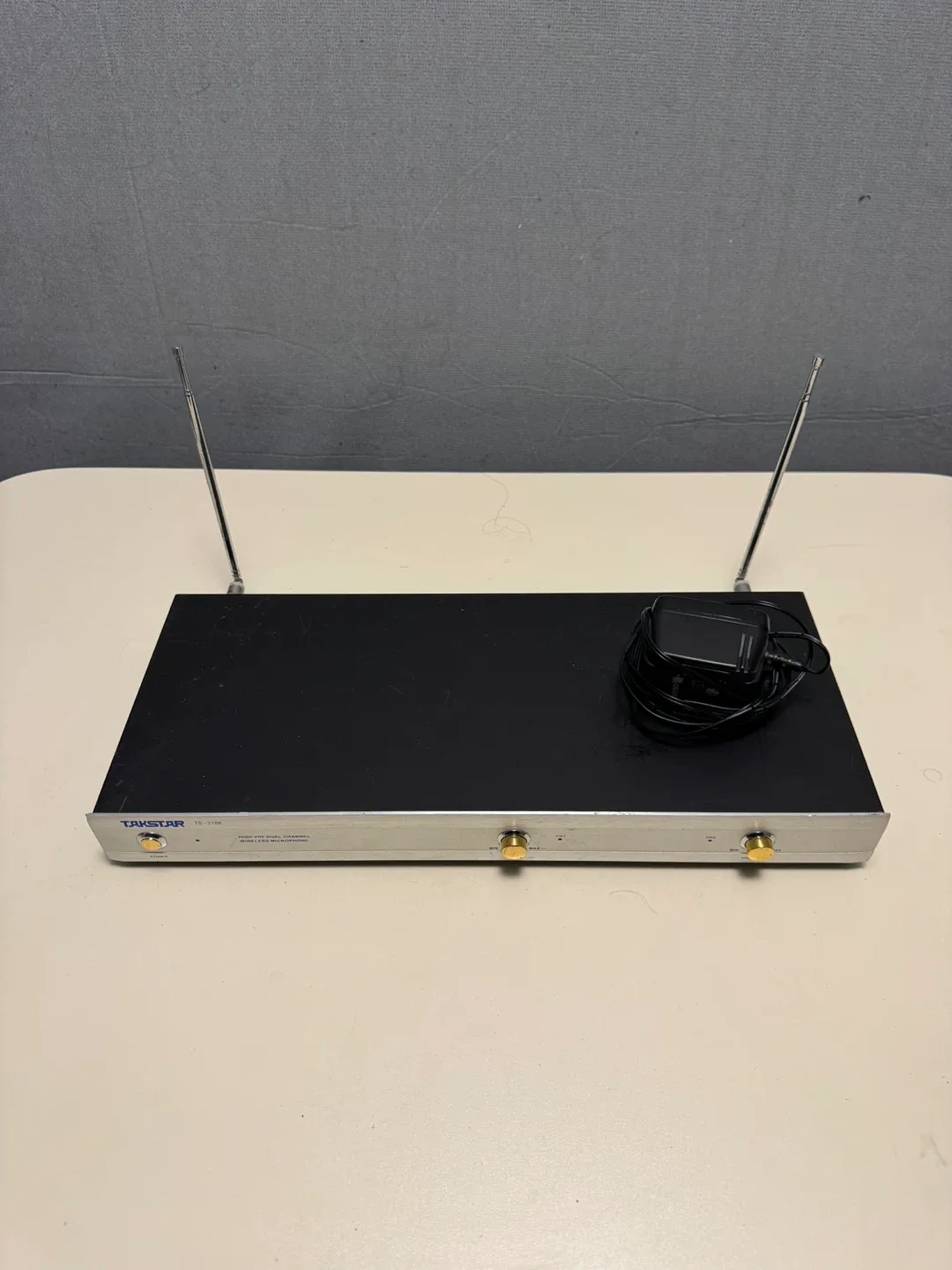 Takstar TS-3188 Wireless Microphone System image indicator(3)