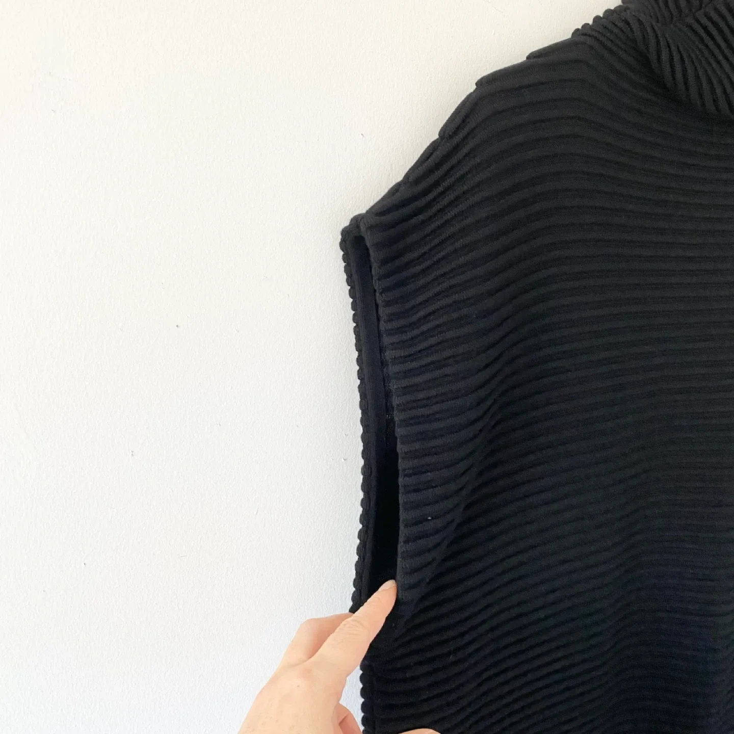 Victoria Beckham 100% Wool Sleeveless / Cap Sleeve Sweater image indicator(6)