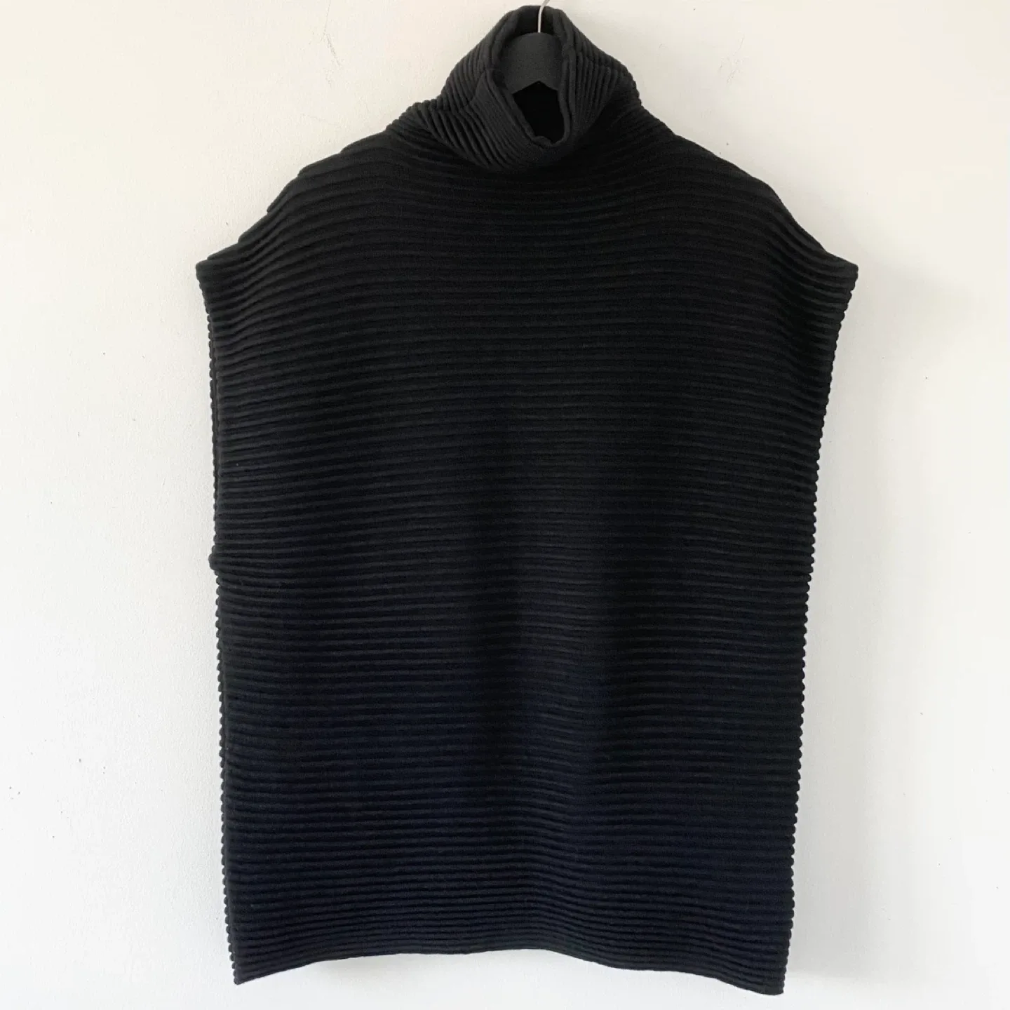 Victoria Beckham 100% Wool Sleeveless / Cap Sleeve Sweater image indicator(4)