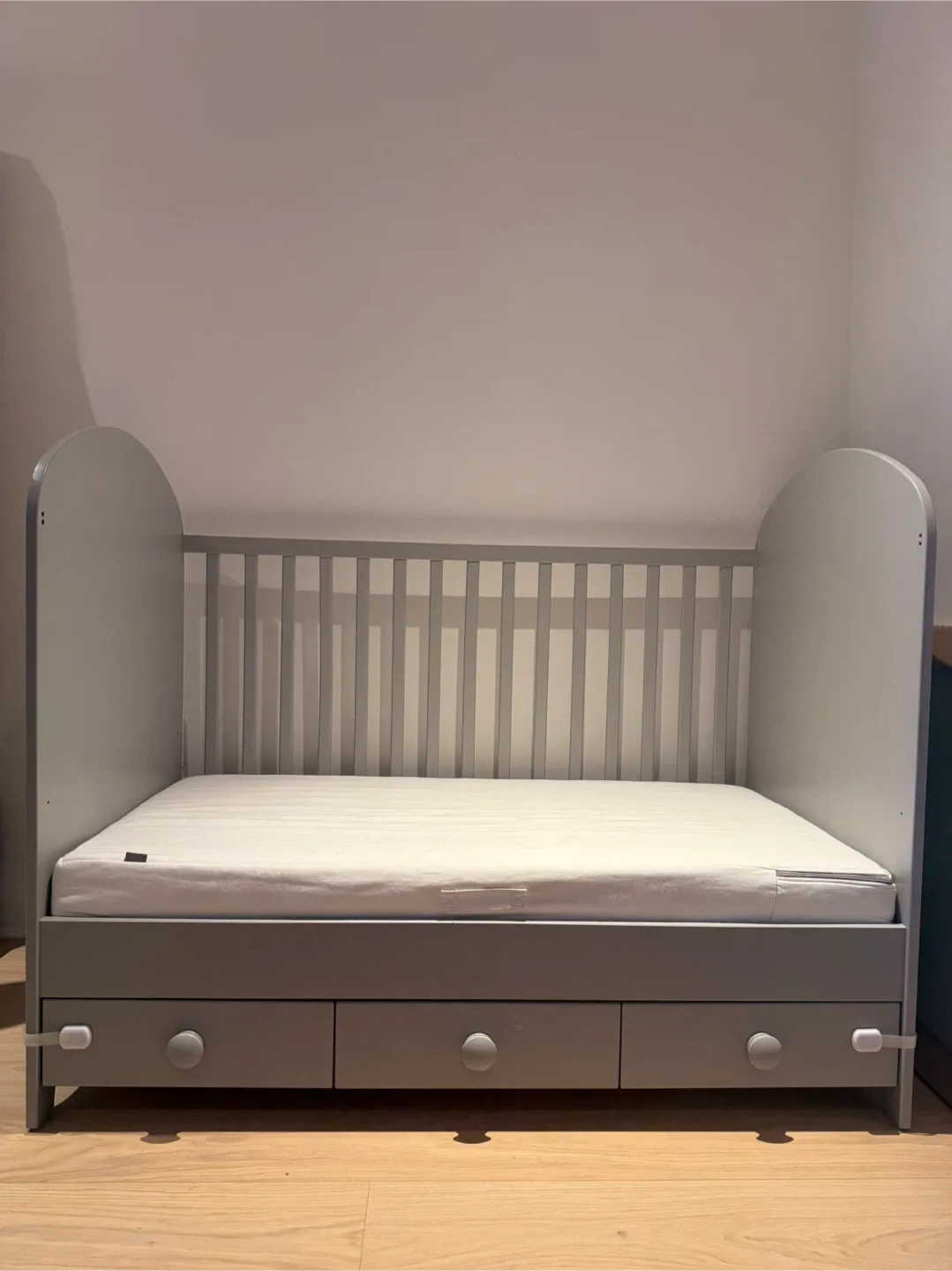 IKEA Gonatt Adjustable Crib With Mattress image indicator(2)
